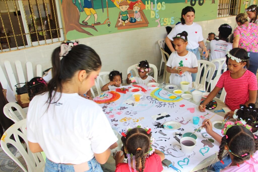 Fundación LOVE | DDC® (Don Dimi Collective) | Hogar Madelaes | Arte con niños republica dominicana